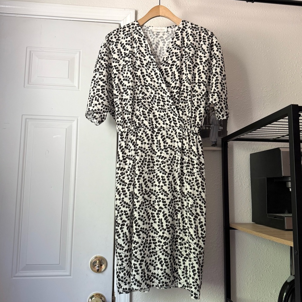 STORM & MARIE black white floral batwing‎ short sleeve surplice midi dress